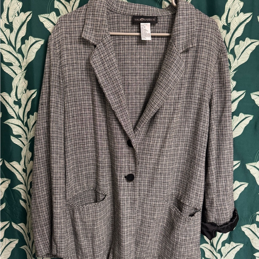 Sag Harbor Black and Gray Blazer with Classic Plaid Design